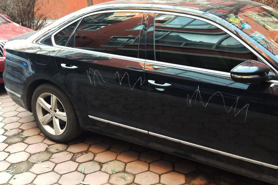 物業(yè)費(fèi)不等于保管費(fèi)，業(yè)主車輛被劃，找物業(yè)索賠被駁回！